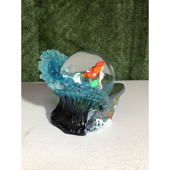 Disney Showcase Ariel from The Little Mermaid 100 MM Waterball NO CHIPS - Picture 3 of 7